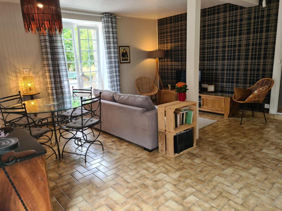 La Maison Des Tilleuls Saint-Germain-Sur-Seves Bagian luar foto