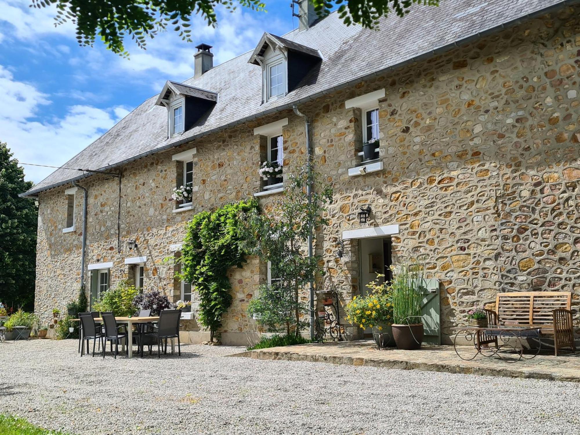 La Maison Des Tilleuls Saint-Germain-Sur-Seves Bagian luar foto