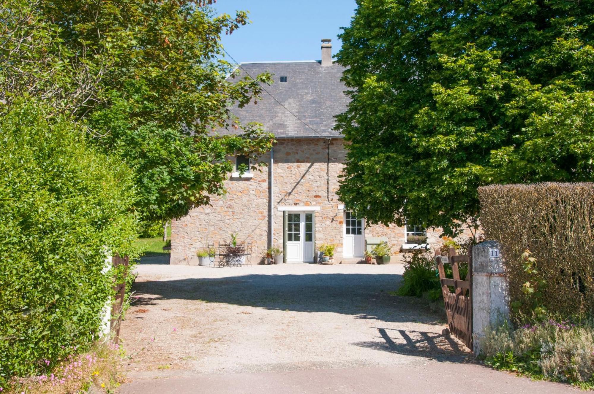 La Maison Des Tilleuls Saint-Germain-Sur-Seves Bagian luar foto
